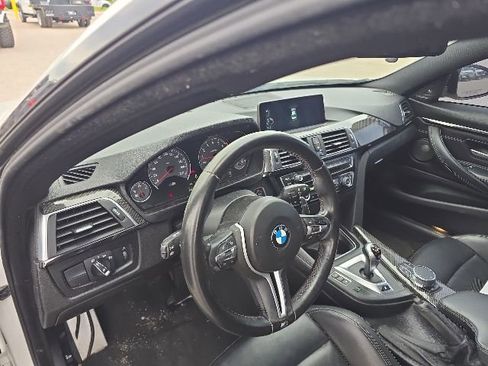 Used 2017 BMW M4 Coupe RWD image 9