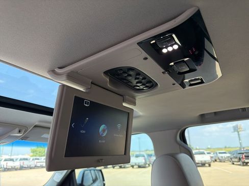 Used 2018 Cadillac Escalade Luxury AWD/4WD image 21