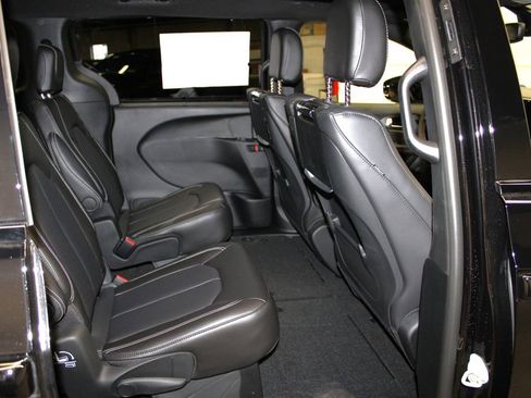 New 2026 Chrysler Pacifica Select image 29