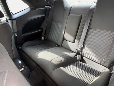 Used 2016 Dodge Challenger SXT RWD image 13