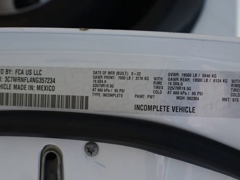 Used 2022 RAM 5500 Tradesman w/ Chrome Appearance Group AWD/4WD image 51