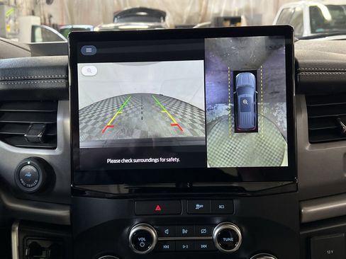 Used 2022 Ford Expedition Max XLT image 19