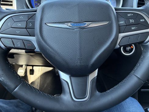 Used 2015 Chrysler 300 Limited image 9