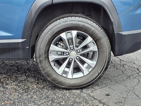 Used 2026 Chevrolet Equinox LT FWD image 9