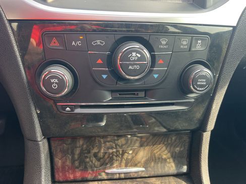 Used 2013 Chrysler 300 C image 36