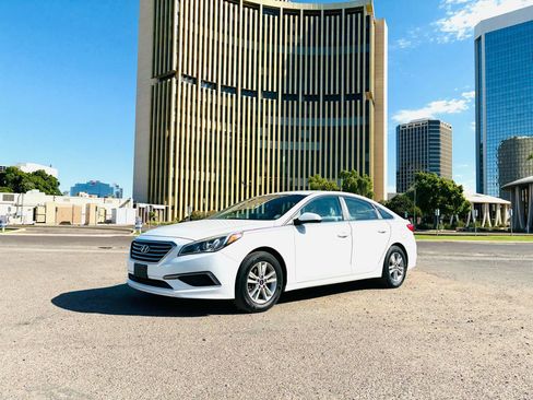 Used 2016 Hyundai Sonata SE FWD image 2
