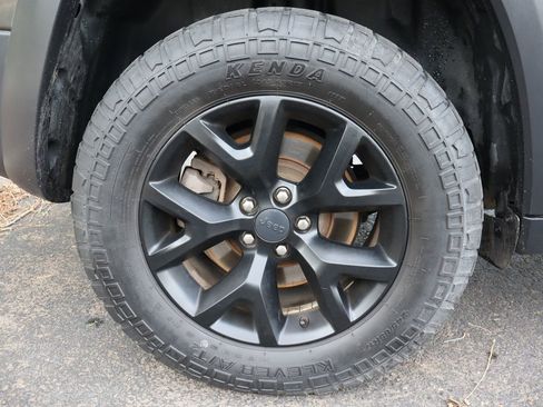 Used 2017 Jeep Cherokee Trailhawk w/ Comfort/Convenience Group AWD/4WD image 44