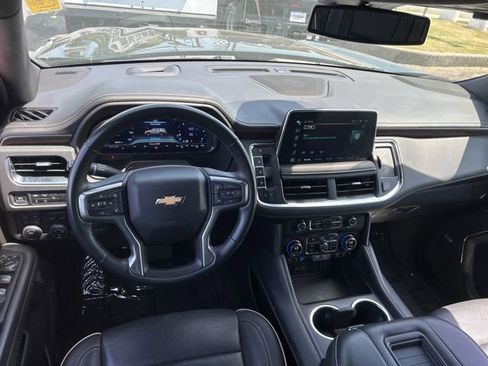Used 2024 Chevrolet Suburban Premier AWD/4WD image 27