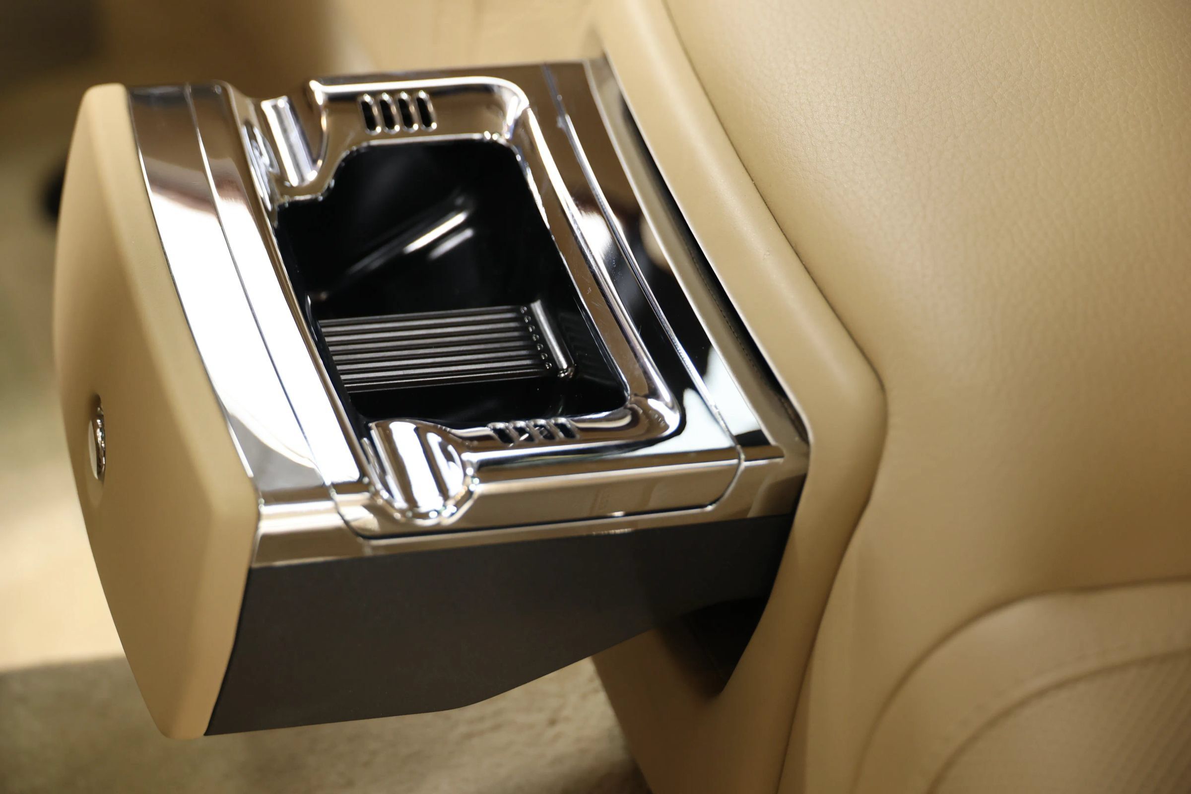 Used 2015 Rolls-Royce Ghost RWD image 59