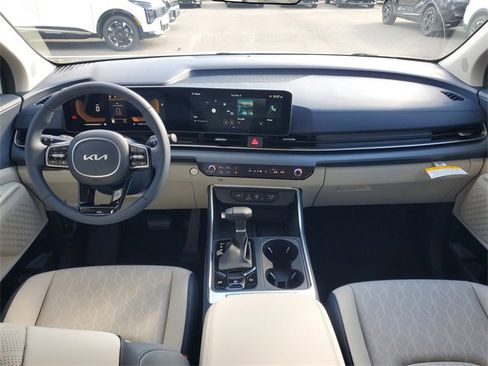 New 2026 Kia Carnival EX image 18
