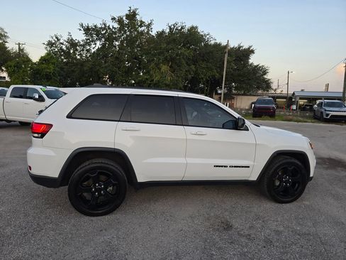 Certified 2018 Jeep Grand Cherokee Laredo AWD/4WD image 7