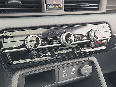 New 2025 Honda Pilot Touring image 12