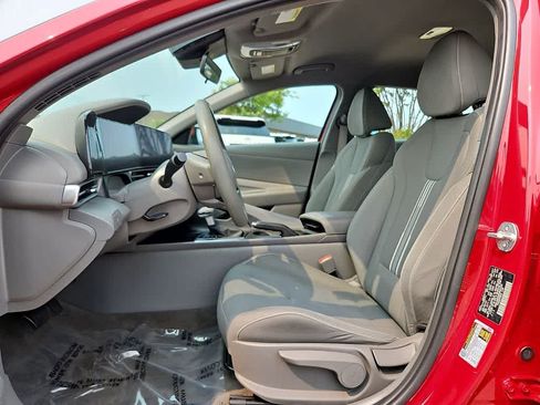 Used 2024 Hyundai Elantra SEL FWD image 12