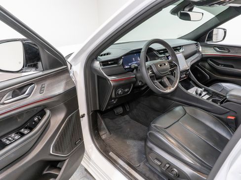 Used 2025 Jeep Grand Cherokee L Overland AWD/4WD image 12