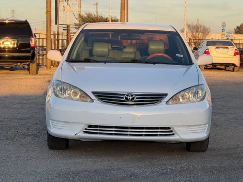 Used 2006 Toyota Camry XLE image 2