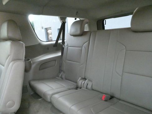 Used 2018 Chevrolet Suburban LT image 34