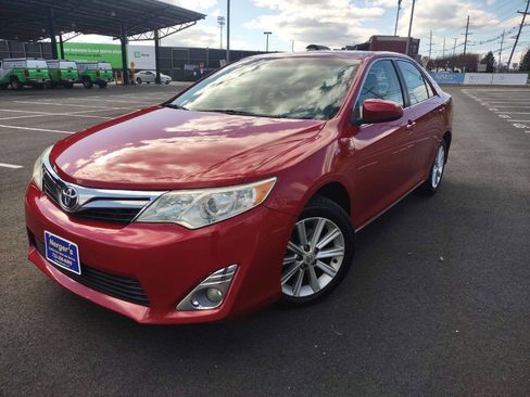 Used 2013 Toyota Camry XLE w/ Convenience Pkg image 1