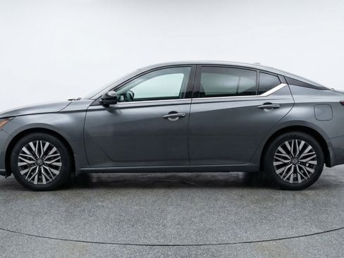 Used 2025 Nissan Altima 2.5 SV FWD image 5