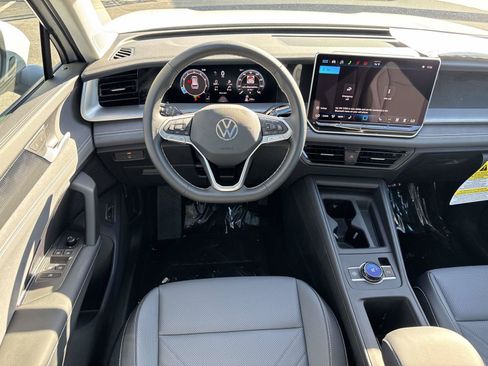 New 2026 Volkswagen Tiguan SE FWD image 8