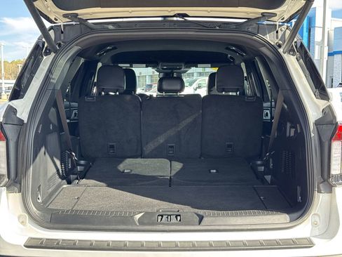 Used 2025 Ford Explorer ST-Line w/ Premium Package image 32