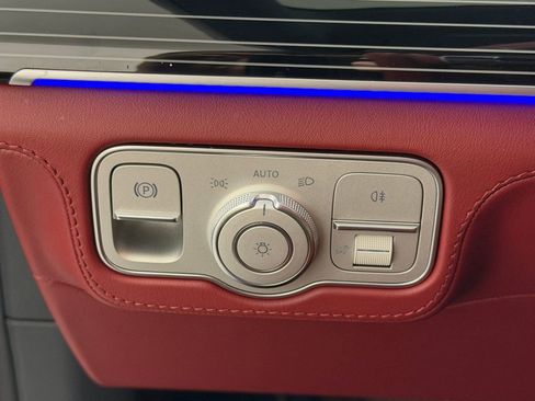 Used 2025 Mercedes-Benz GLS 580 4MATIC image 31