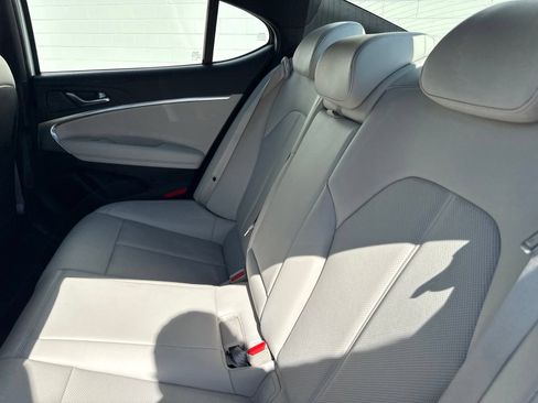 Used 2025 Genesis G70 2.5T RWD image 13
