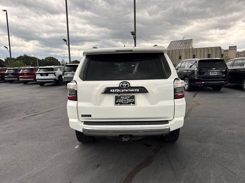 Used 2023 Toyota 4Runner TRD Off-Road Premium AWD/4WD image 4