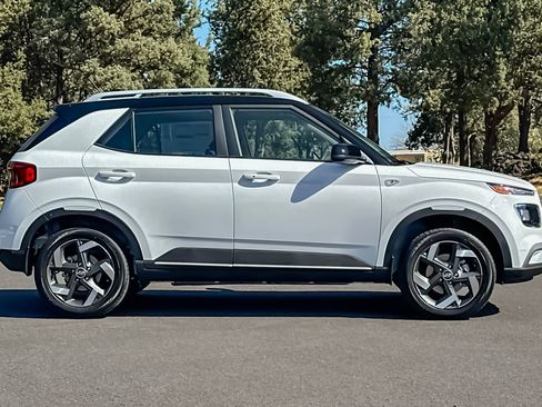 New 2026 Hyundai Venue SEL FWD image 3