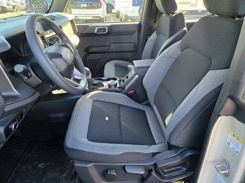 New 2025 Ford Bronco 4-Door AWD/4WD image 18