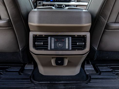 Used 2025 Ford F350 Platinum w/ Platinum Plus Package image 34