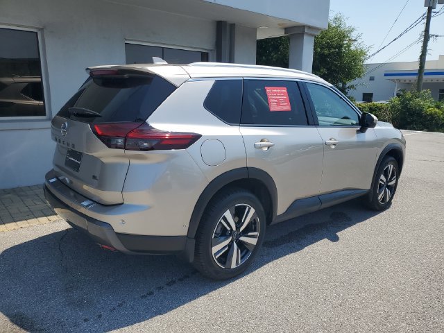 Certified 2025 Nissan Rogue SL w/ SL Premium Package FWD image 8