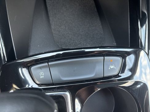 Used 2025 Chevrolet Trax RS image 35