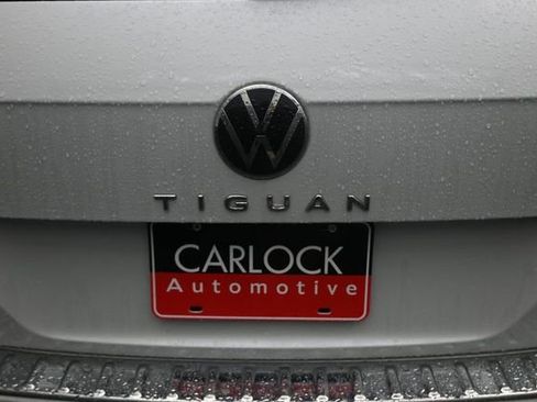 Used 2023 Volkswagen Tiguan SE FWD image 11