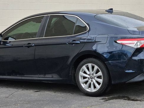 Used 2020 Toyota Camry LE FWD image 3