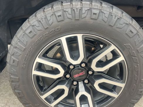 Used 2024 GMC Sierra 1500 AT4 w/ Technology Package AWD/4WD image 16