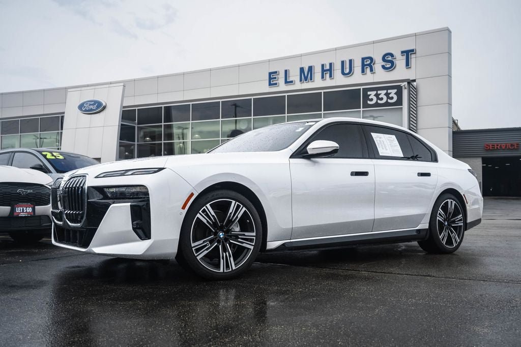 Used 2025 BMW i7 xDrive60 AWD/4WD image 1