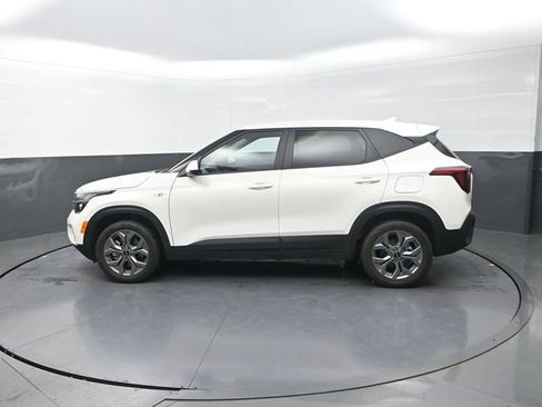 Used 2024 Kia Seltos LX AWD/4WD image 6