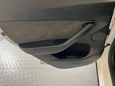 Used 2025 Tesla Model Y Performance image 31