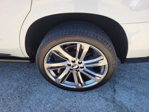 Used 2025 Cadillac Escalade Sport Platinum image 11