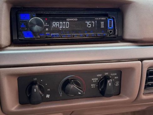 Used 1994 Ford F250 XLT image 4