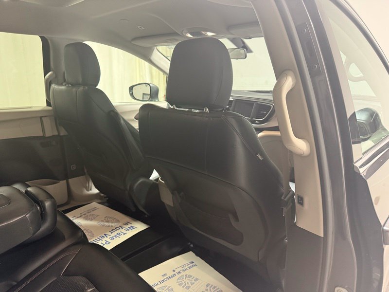 Used 2018 Chrysler Pacifica Touring-L FWD image 12