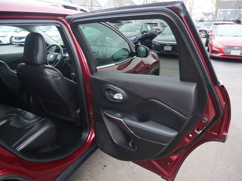 Used 2019 Jeep Cherokee Latitude Plus image 30