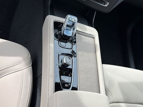 New 2026 Volvo XC90 T8 Plus w/ Protection Package Premier AWD/4WD image 17