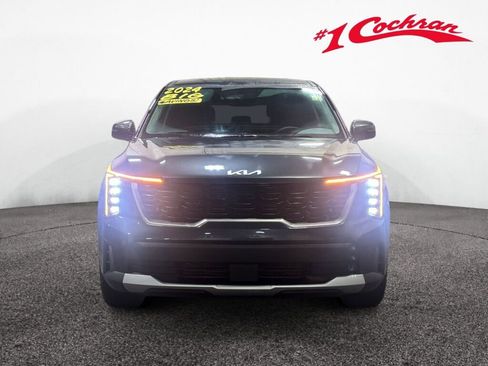 Used 2024 Kia Sorento LX image 2