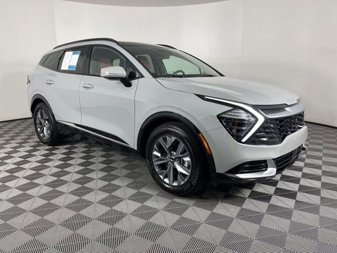 Used 2025 Kia Sportage SX image 2