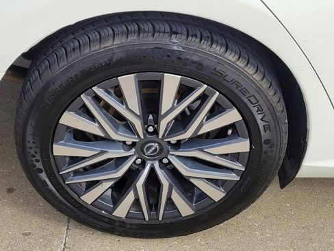 Used 2024 Nissan Altima 2.5 SV image 6