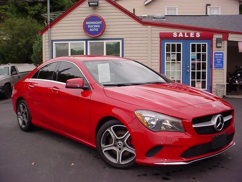 Used 2018 Mercedes-Benz CLA 250 4MATIC image 2