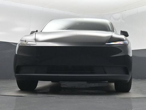 Used 2026 Tesla Model Y 2WD image 31