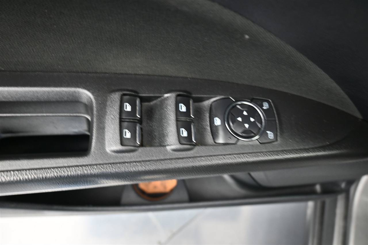 Used 2019 Ford Fusion SE FWD image 12