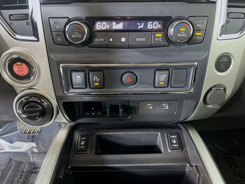 Used 2021 Nissan Titan SV w/ SV Convenience Package AWD/4WD image 22